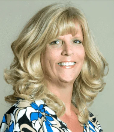 Headshot of Lois Heath