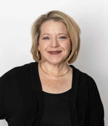 Headshot of Lora Smith